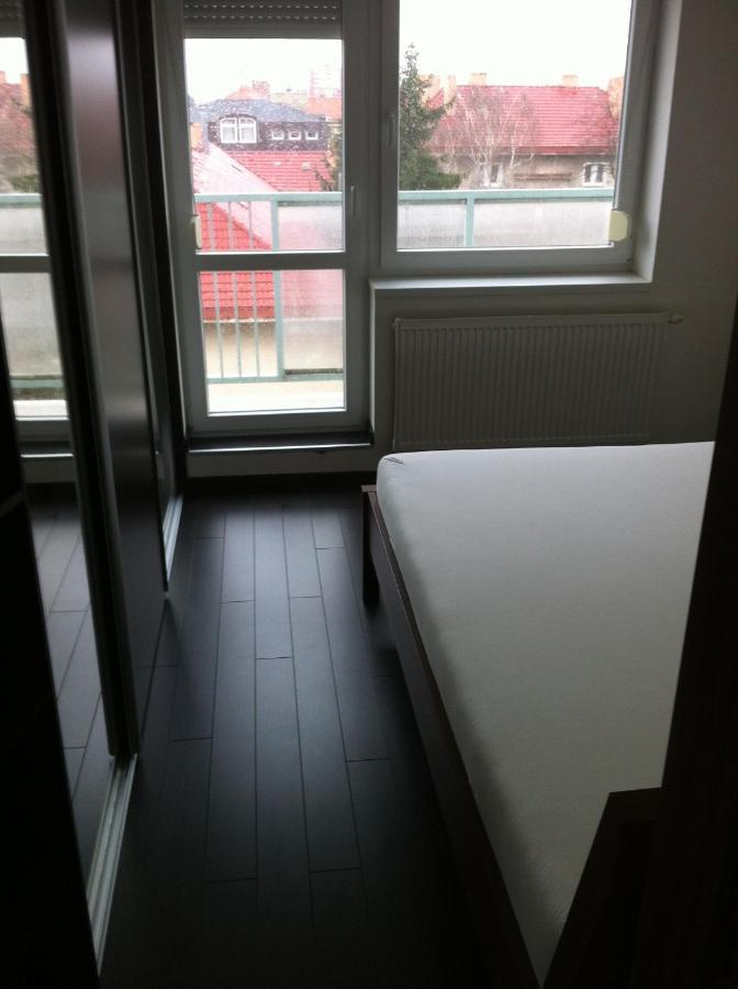 Spacious Apartment In Town Centre Nové Zámky Exterior foto