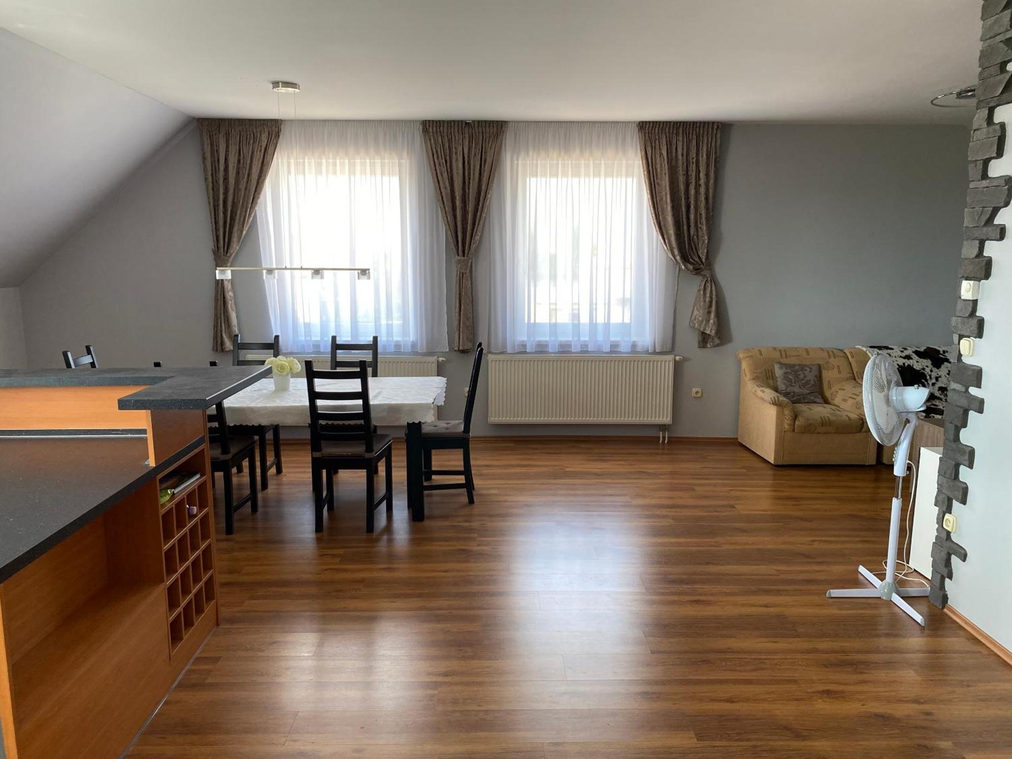Spacious Apartment In Town Centre Nové Zámky Exterior foto