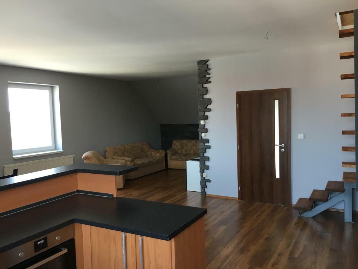 Spacious Apartment In Town Centre Nové Zámky Exterior foto