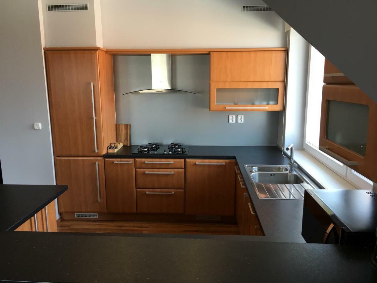 Spacious Apartment In Town Centre Nové Zámky Exterior foto